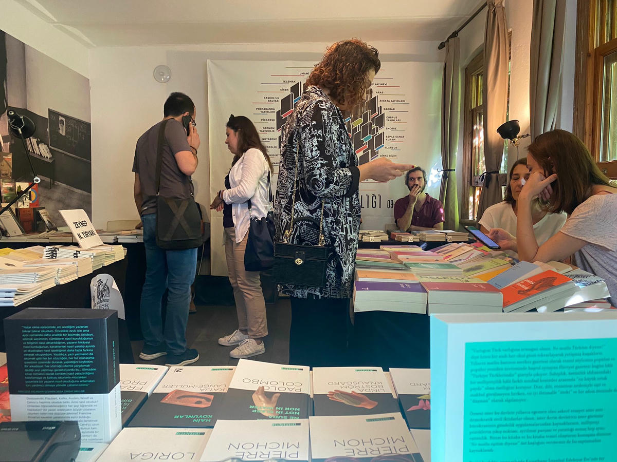 Kıraathane Kitap Şenliği: Anadilleri buluşuyor